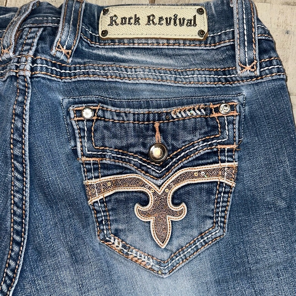 🎀 Rock Revival Easy Crop Capri Bronze Sequin Design & Stitching w/ Rhinestones